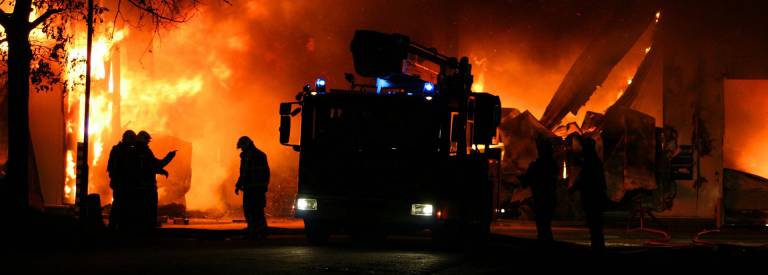 Grote brand met brandweer